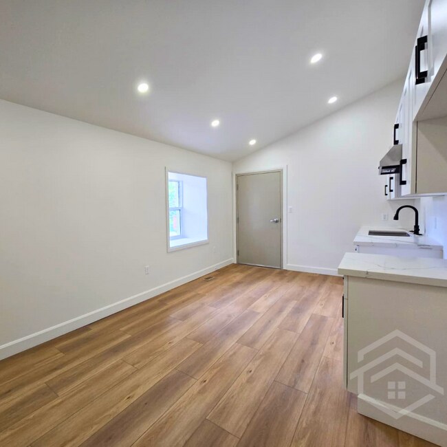 Photo - 1-Bedroom Apartment Available!! Unit 9