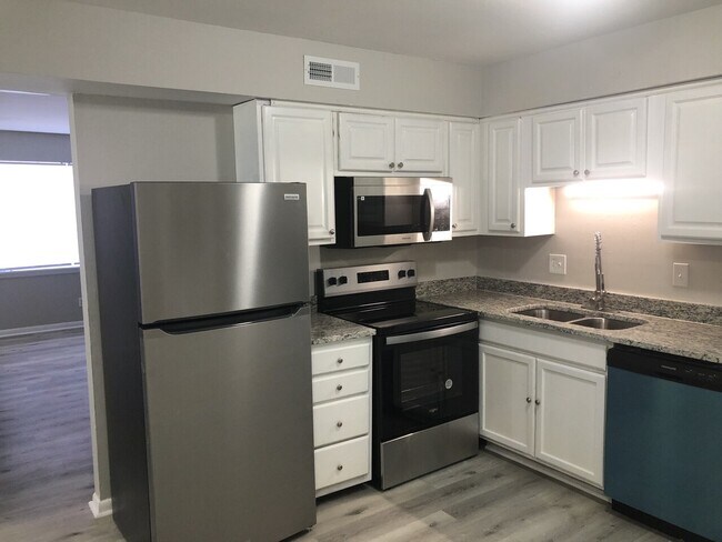 Photo - Del Unit 207-E