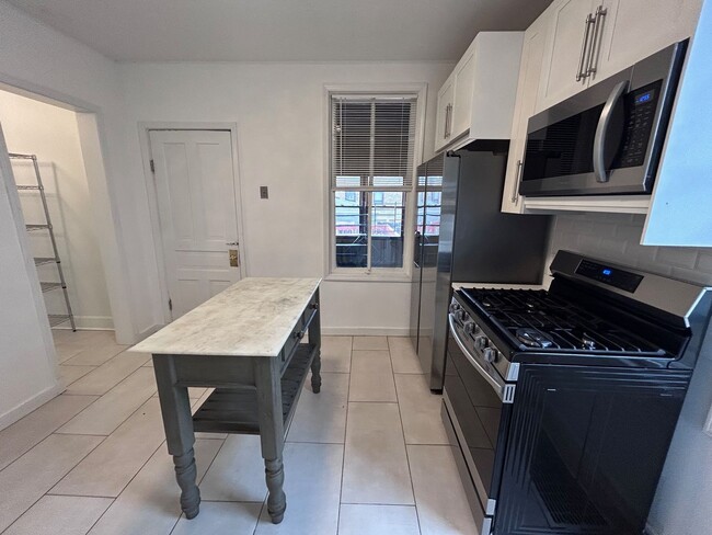 Photo - 3331 N Whipple St Unit 1