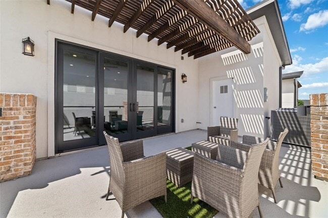 Photo - 710 Delano St
