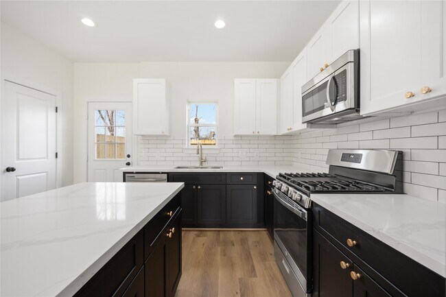 Photo - 7921 Bonaire St