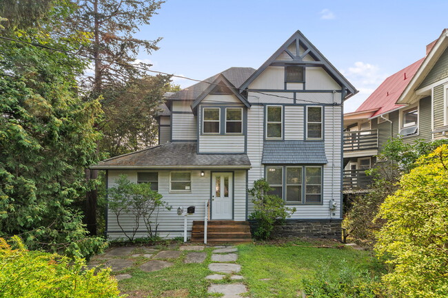 Photo - 402 University Ave Unit Apt #1