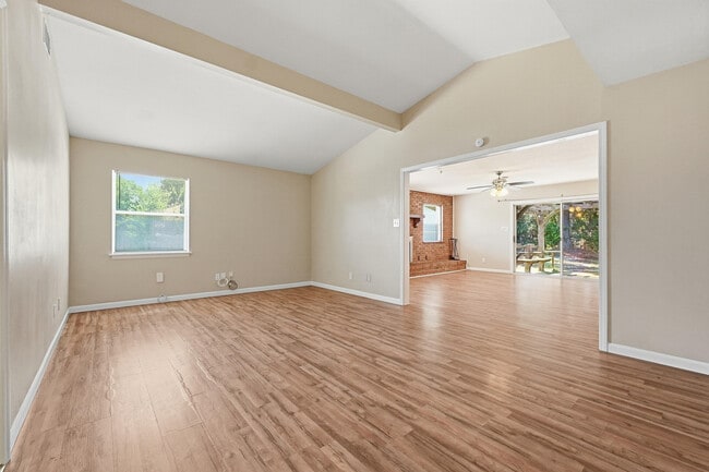 338 Coral Dr SW