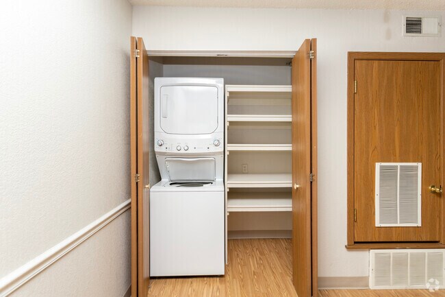 1BR, 1BA - 750SF