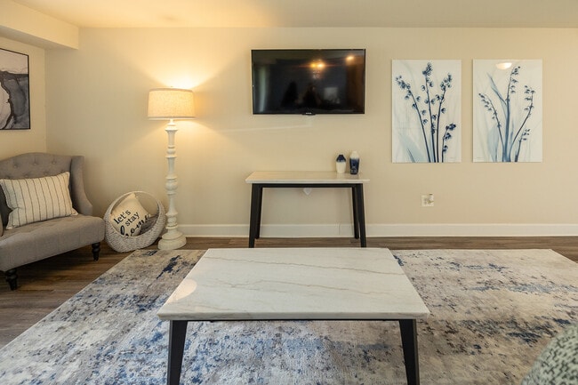 Living Room - Deer Park Apartments