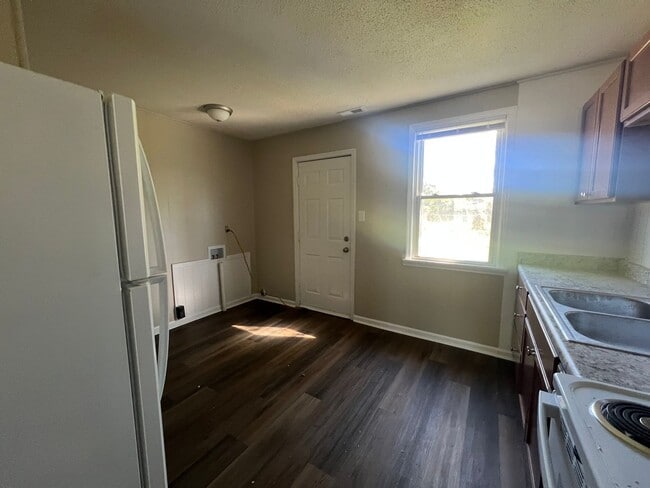Photo - Cute 2 bedroom 1 bath duplex that is centr...