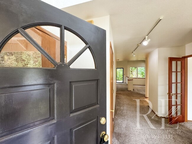 Photo - Your Charming Rustic Retreat- 3 Bedroom With Wrap-A-Round Yard