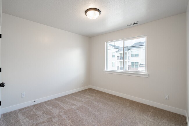 Photo - 4166 W 1960 N