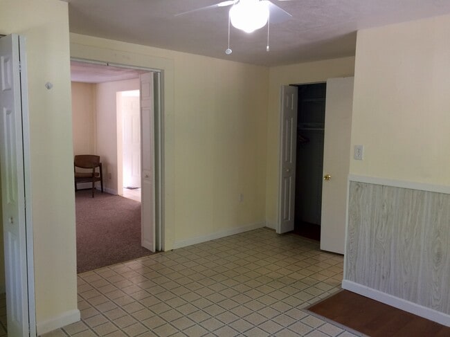 Building Photo - 12 Griffin Rd Unit Trish