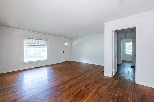 Photo - 1555 Venetian Dr SW