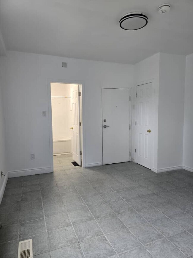 Photo - 502 Somerset St W Unit 1