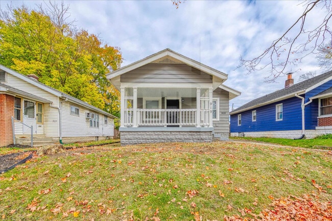 Building Photo - 919 N Bradley Ave