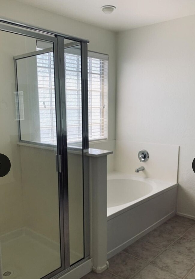 Photo - 4 BEDROOM IN GOODYEAR