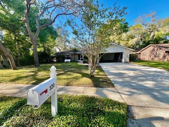 Photo - 320 Columbus Cir