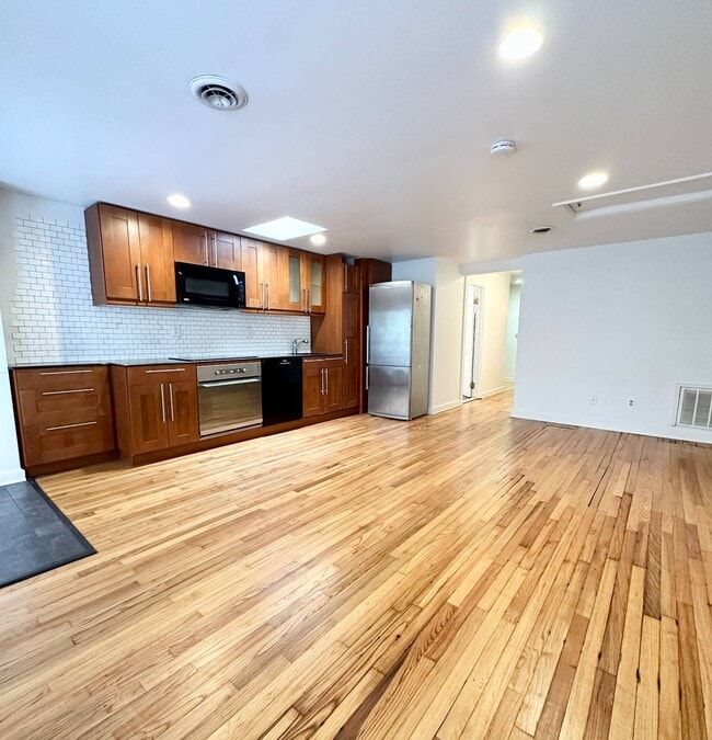 Photo - 229 Elm St