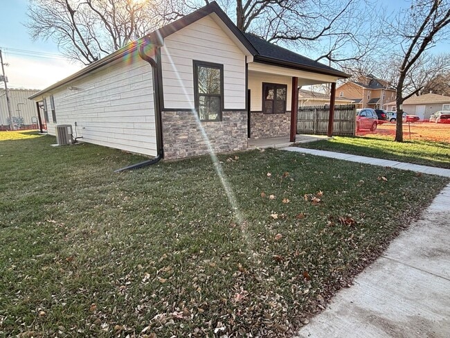 Photo - Stunning New Build in Central Manhattan! Available NOW!