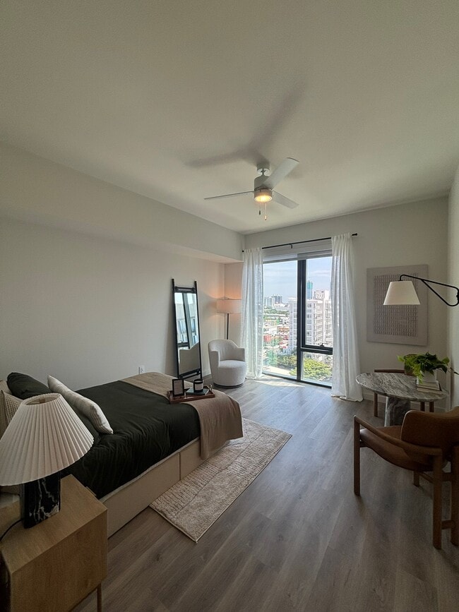 Building Photo - 3401 NW 1st Ave Unit S30