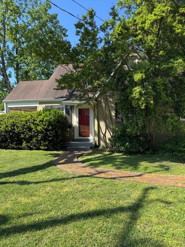 Building Photo - 2944 Primrose Cir