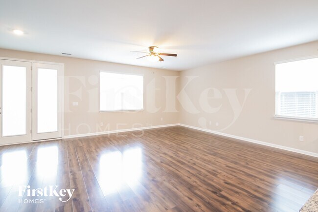 Photo - 169 Greenwich Dr