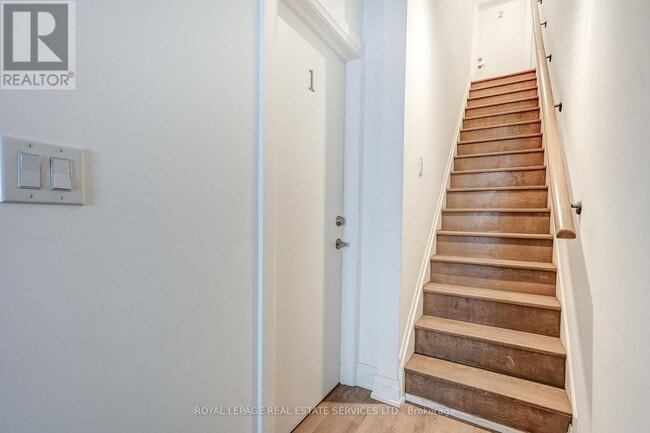 Photo - 1084 College St Unit 1