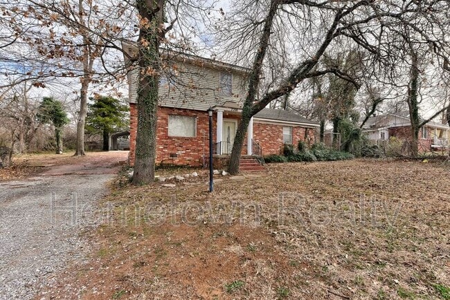 Building Photo - 2200 N St Luke Ave