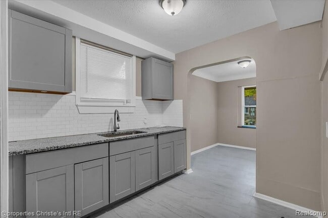 Photo - 12660 Grandmont Ave