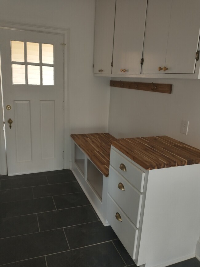 Side Entrance - 121 Mount Vernon Ave Unidad 121 Mt. Vernon