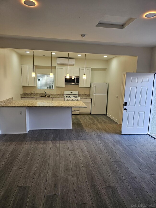 Building Photo - 2702-17 Grove St Unit 04 Rental