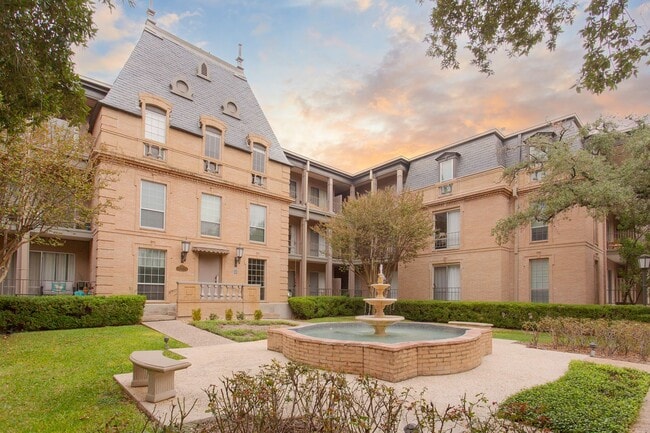 Photo - Beautiful Townhome in Alamo Heights!!