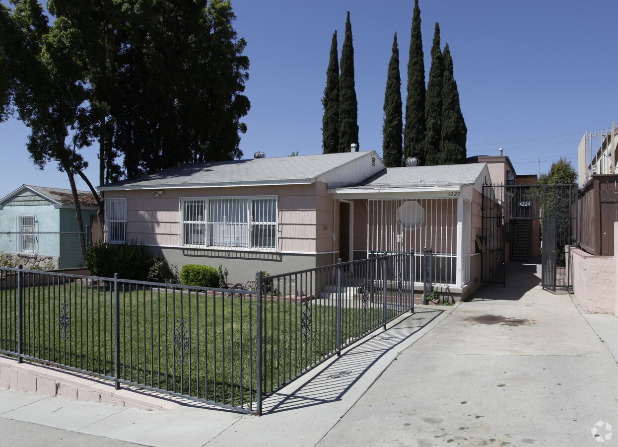 Photo - 4222-4224 Winona Ave