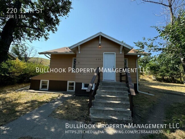 Modern main floor 2-Bedroom Apartment with... - Modern main floor 2-Bedroom Apartment with...