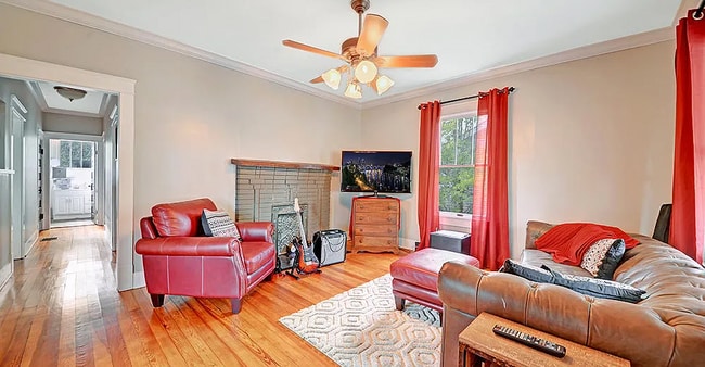 Photo - 3115 Pacific St