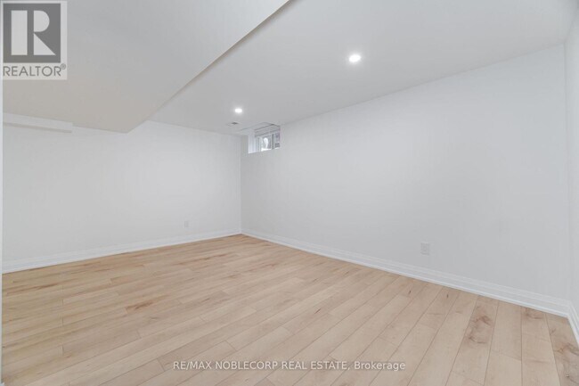 Photo - 131 Dunstan Crescent