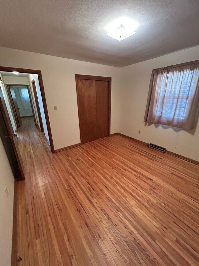 Photo - 2bd 1.5 bath duplex for rent Waterloo IA!