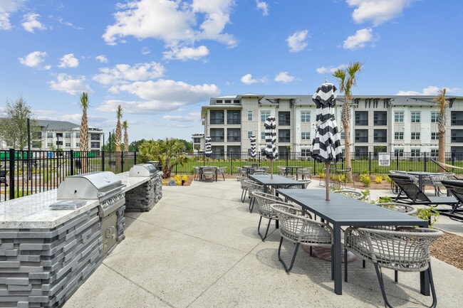 Arcadia at Waterway Hills apartments — community photo