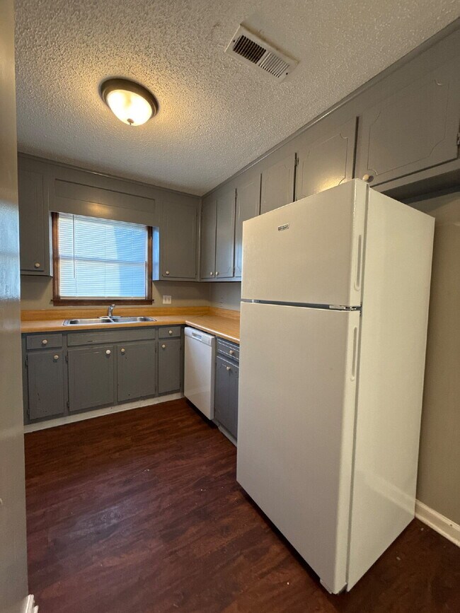 Photo - "Spacious 2-Bed, 2-Bath Haven on Bonnell Drive – Comfort and Convenience in Huntsville!" Unit A