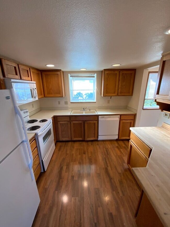 N Tacoma 3bdr 2.5 bath home w/ VIEW of Mt Rainer