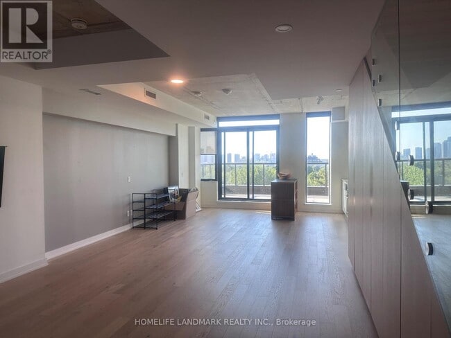 Photo - 899 College St Unit 615