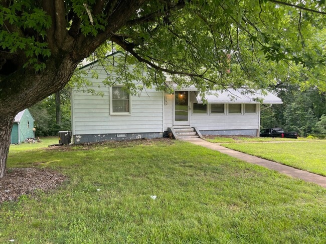 Photo - 855 Bethania-Rural Hall Rd House