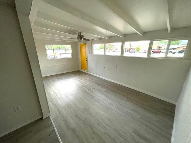 Photo - 4402 E Seneca St