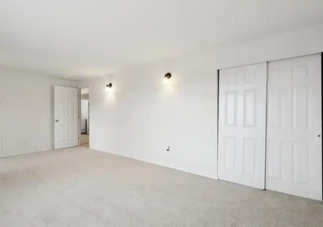 Photo - 5611 Commercial Ave