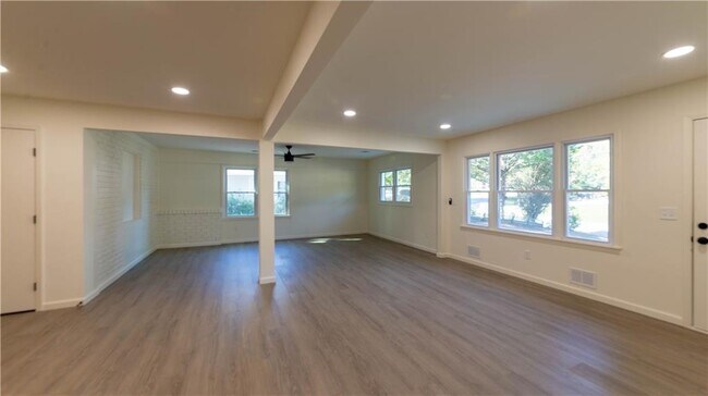 Photo - 145 Long Dr SW