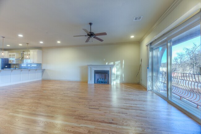 Photo - 1333 E 41st Pl