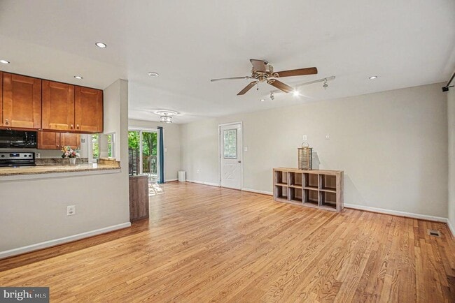 Photo - 7409 Lake Dr
