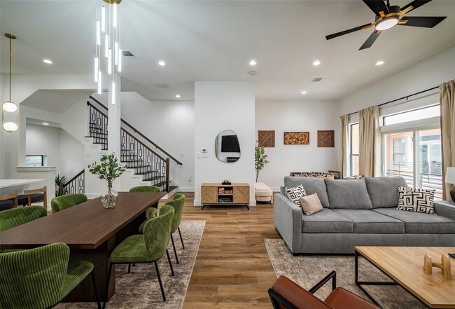 Photo - 1305 E 27th St