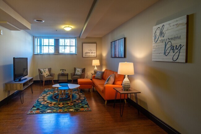 Photo - Washington School Apartments