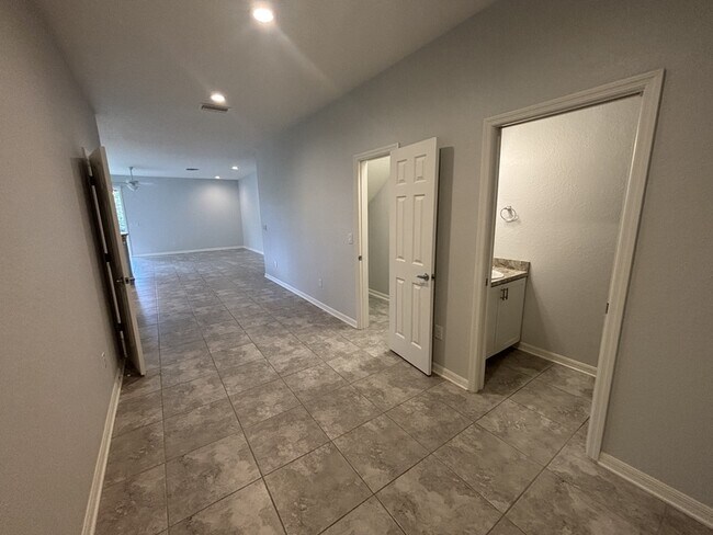 Photo - 1093 Grantham Dr