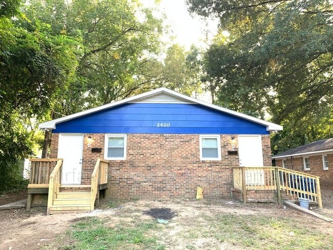 Photo - 2420 Owen St Unidad A