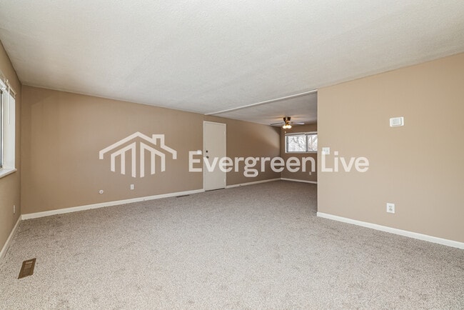 Photo - 4795 Rolling St