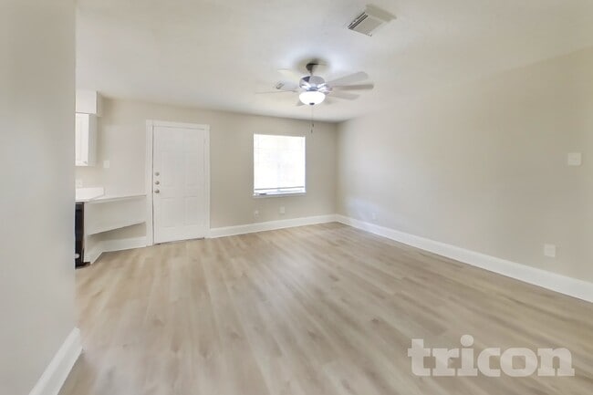 4427 Oakside Dr